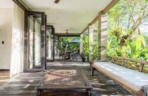 Melayang Villa | Villa Naga Putih