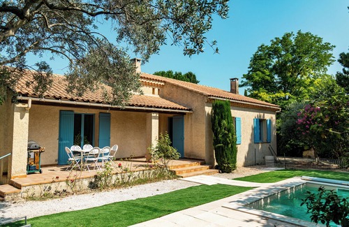 Saint-Didier House | Villa Naladijo, 6 People, heated swimming pool, games, 650m city center