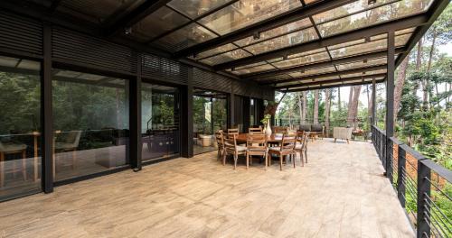 Valle de Bravo House | Villa Napoli - Forest retreat, pool, jacuzzi, river
