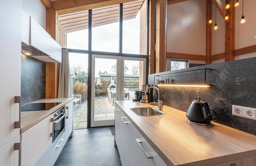Sint Maartensvlotbrug Villa | Villa near Sint Maartenszee Beach with Jacuzzi