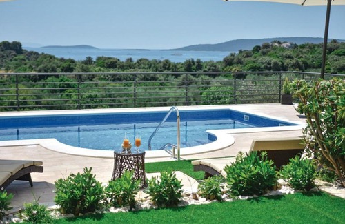 Okrug Donji Villa | Villa Nela