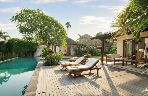 Batu Bolong Villa | Villa Nelayan by Nakula