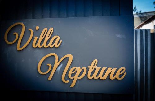 Robin Hood's Bay Apartment | Villa Neptune at Rounton Villa by Maison Parfaite - Hot Tub - Parking - Robin Hoods Bay