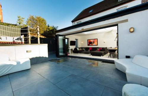 Robin Hood's Bay Apartment | Villa Neptune at Rounton Villa by Maison Parfaite - Hot Tub - Parking - Robin Hoods Bay