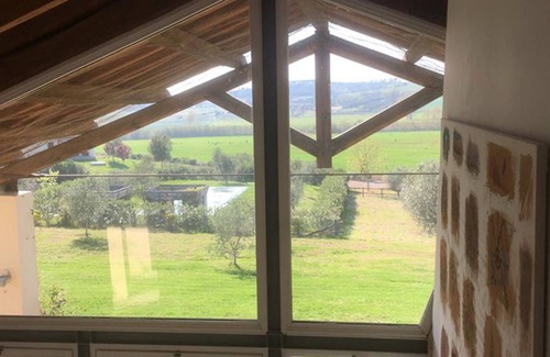 Pescia Fiorentina Villa | Villa nestled in the Tuscan hills with swimming pool ten minutes from the sea.