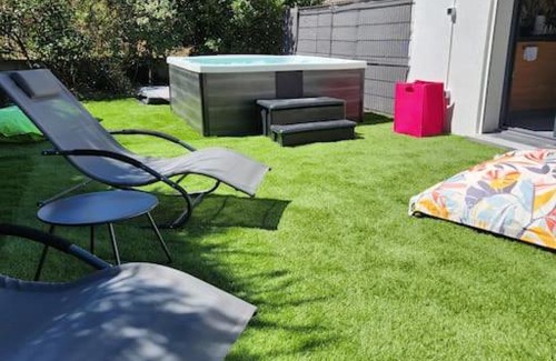 Callas Villa | Villa neuve avec jacuzzi et piscine.