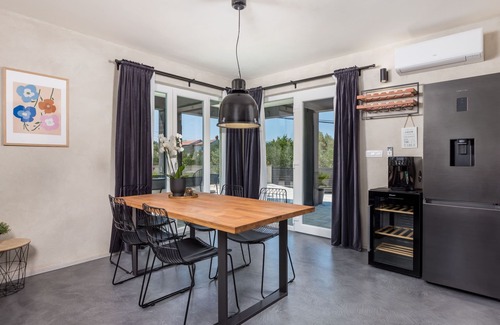 Sveti Ivan Dobrinjski House | Villa Nika by Interhome
