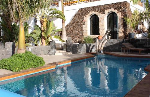 Las Brenas Apartment | Villa Niki mit beheiztem Gemeinschaftspool für 2 Appartments