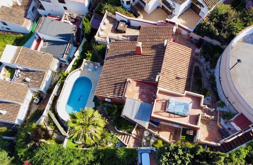 Fuengirola Villa | Villa Nirvana - Playa a 5 Min. Piscina & Parking