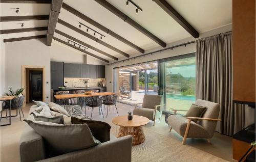 Hum House | Villa Noeli