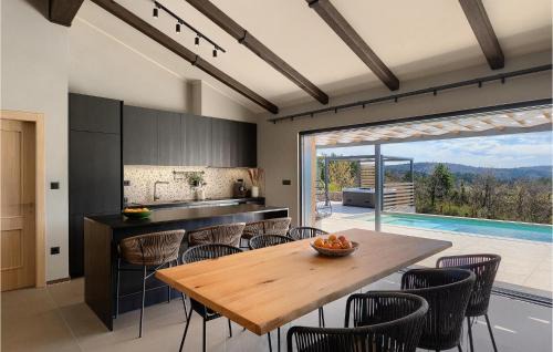 Hum House | Villa Noeli