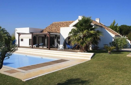 Fornos Villa | Villa Oasis Azul - beautiful villa with heated private pool, short walk to all amenities