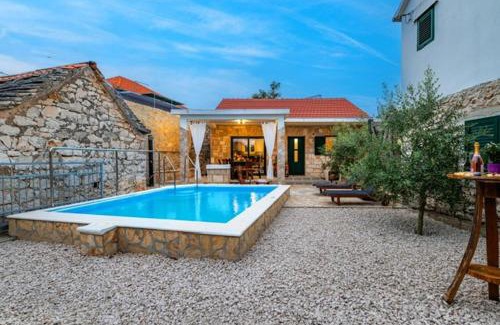 Siroke House | Villa Oaza Primošten With Heated Pool