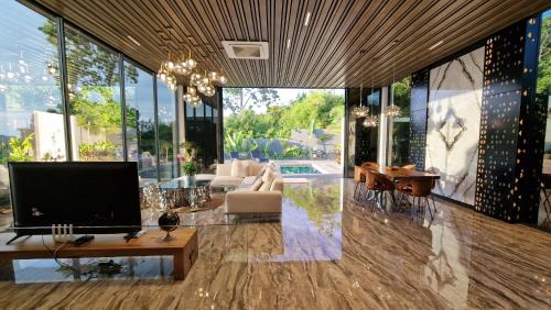 Choeng Mon Villa | Villa Obsidian, with staff, sea view and walk to Choeng Mon beach