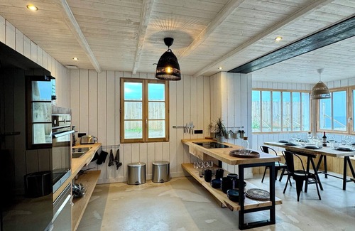 Soulac-sur-Mer Villa | Villa Ocean View with Direct Access to the Beach from the Garden