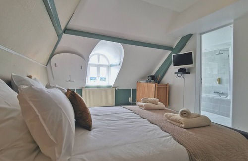 Villequier Bed & Breakfast | Villa Octavia Coliving: PRECIOUS room