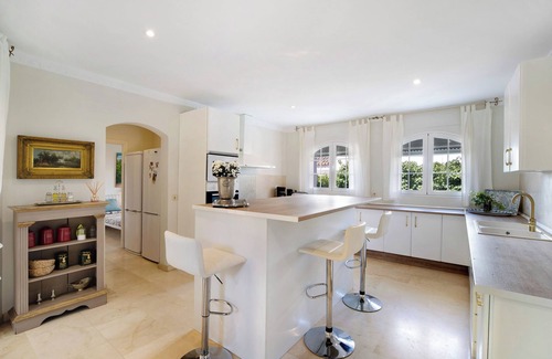 El Puerto de Santa Maria Villa | Villa 'Olmo Tree' with Private Pool, Wi-Fi and Air Conditioning