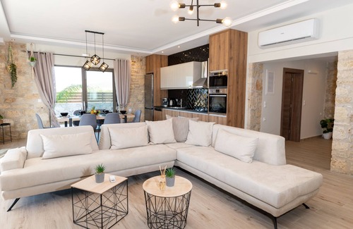 Paralia Kourna Villa | Villa Olympia up to 12-16 pers. 4BR, pool, 400 m. from the long sandy beach