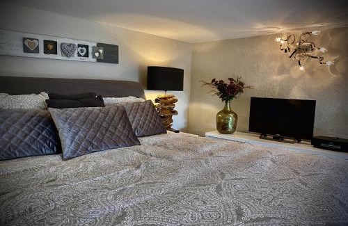 Boulouris-sur-Mer Apartment | Villa on Côte d'Azur with Beachfront Views