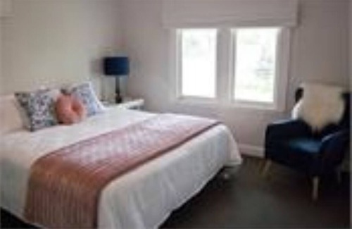 Martinborough House | Villa on Daniel - Sleeps 8 with pool