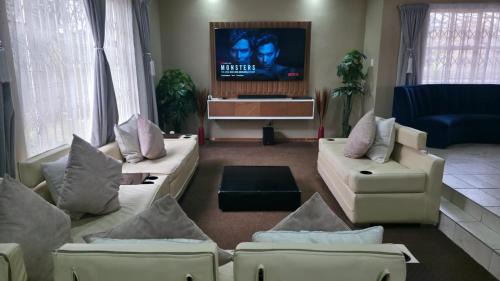 Witfield House | Villa on the East-Party House