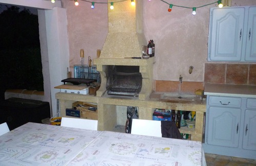 Poulx Villa | Villa on the heights of Nimes /Pont du gard