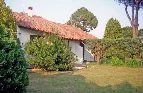 Lido delle Nazioni House | Villa on the ground floor with large private garden in a green and quiet area
