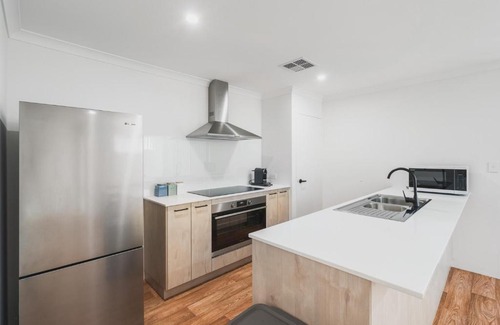 Dunsborough Villa | Villa on Valcross