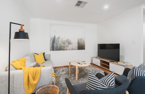 Dunsborough Villa | Villa on Valcross