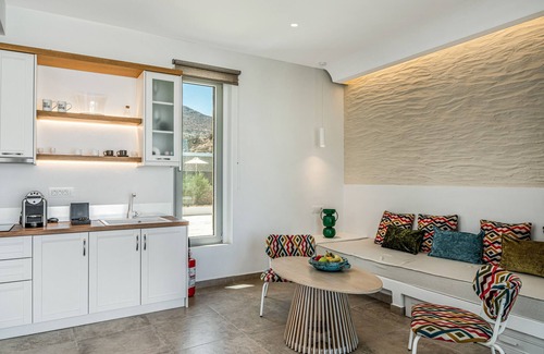 Menetai Villa | Villa 'Orelia Luxury 1' with Private Pool, Wi-Fi and Air Conditioning