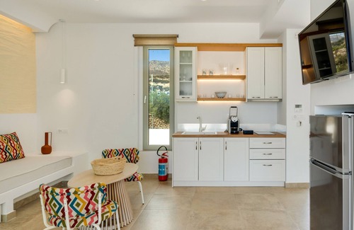 Menetai Villa | Villa 'Orelia Luxury 2' with Private Pool, Wi-Fi and Air Conditioning