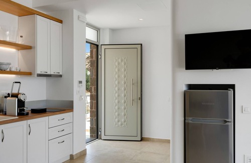 Menetai Villa | Villa 'Orelia Luxury 2' with Private Pool, Wi-Fi and Air Conditioning