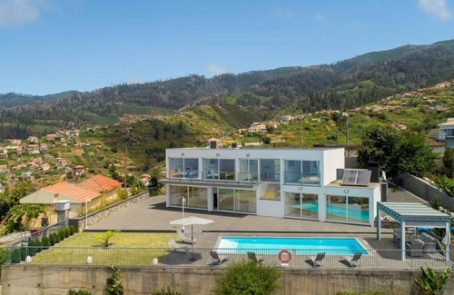 Arco da Calheta Villa | Villa Panoramica ,Moradia de Luxo com 4 Quartos, piscina e vista mar