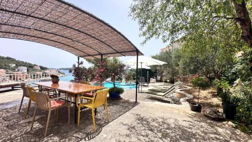 Tijesno Villa | Villa Paladin - Spacious Villa with Pool near Garden Resort - 7 Min walk