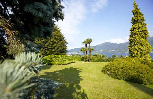 Porto Valtravaglia Apartment | Villa Panorama