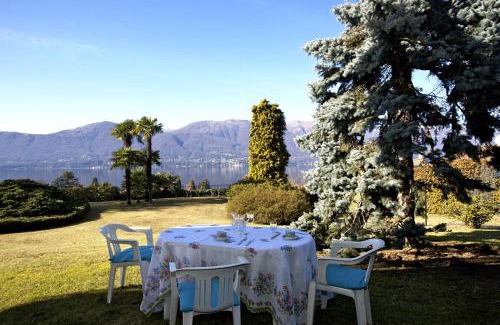 Porto Valtravaglia Apartment | Villa Panorama
