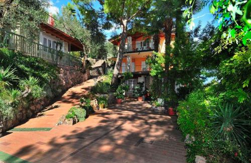Gardone Riviera Apartment | Villa Panorama Residence