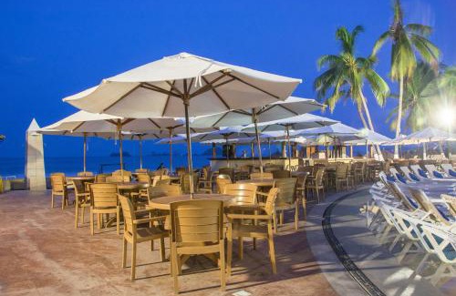 Ixtapa Hotel | VILLA PARA 8p 6A 2M dentro del HOTEL a un costado del Krystal IXTAPA cuenta con playa y WIFI