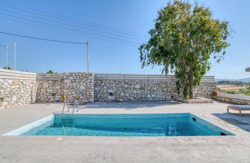 Nea Cryssi Akti Apartment | villa paradisia private swimming pool and jacuzzi