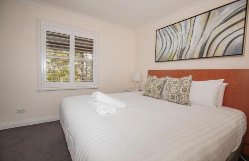 Pokolbin Villa | Villa Paradiso - 2 Bedroom Private Villa located within Cypress Lakes Resort