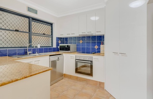 Currumbin House | Villa Paralia - Mediterranean Entertainers' Home in The Heart of Currumbin - Min. 3 Night Stays -