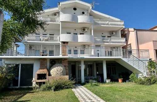 Ulcinj Apartment | Villa Paris