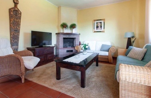 Tuoro sul Trasimeno Villa | Villa Pascoli, modern villa with pool in town