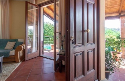 Tuoro sul Trasimeno Villa | Villa Pascoli, modern villa with pool in town
