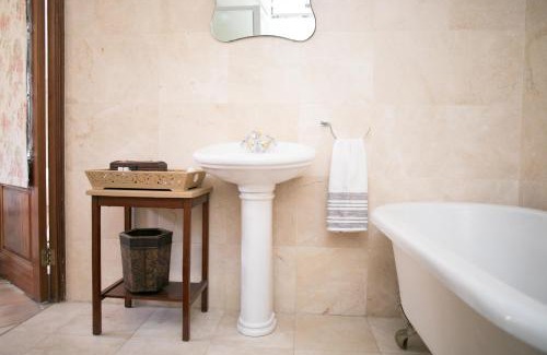 Welgemoed Bed & Breakfast | Villa Pascal Guest House