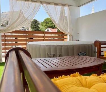 Archangelos Villa | Villa Patitiri Traditional House with hot tub