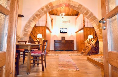Archangelos Villa | Villa Patitiri Traditional House with hot tub