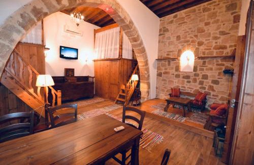 Archangelos Villa | Villa Patitiri Traditional House with hot tub
