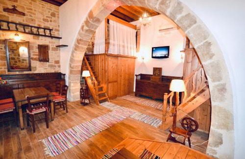 Archangelos Villa | Villa Patitiri Traditional House with hot tub