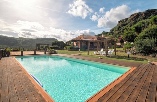 Castelsardo Villa | Villa 'Patrizia' with Sea View, Wi-Fi and Air Conditioning